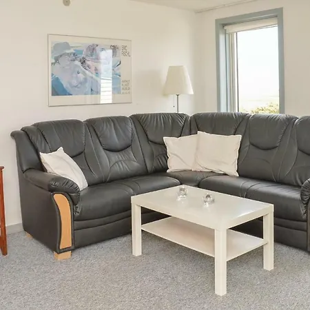 Three-bedroom In Romo Apartment