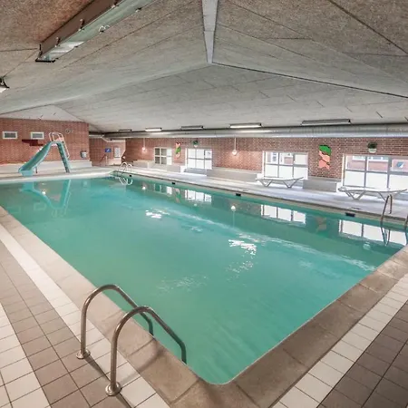 Three-bedroom In Romo Apartment